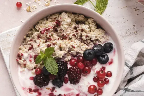 Porridge aux fruits rouges