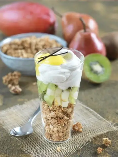 Tartare de kiwi et de poire sur lit de muesli