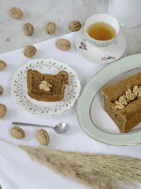 Cake moelleux aux noix sans gluten par Cerno